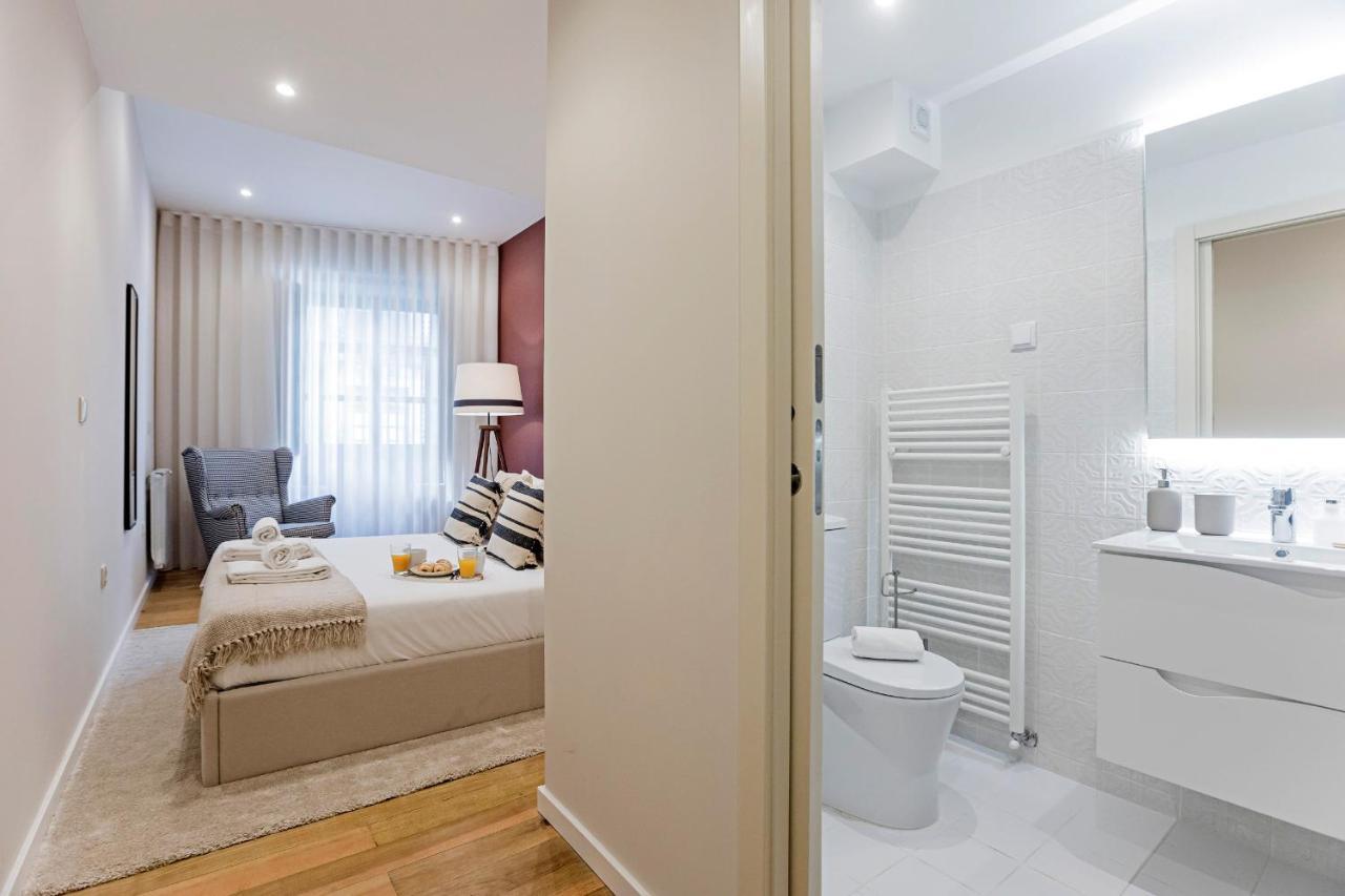 Brand New 4Br W/ 200Yrs Of History In Central Porto By Lovelystay Exteriör bild